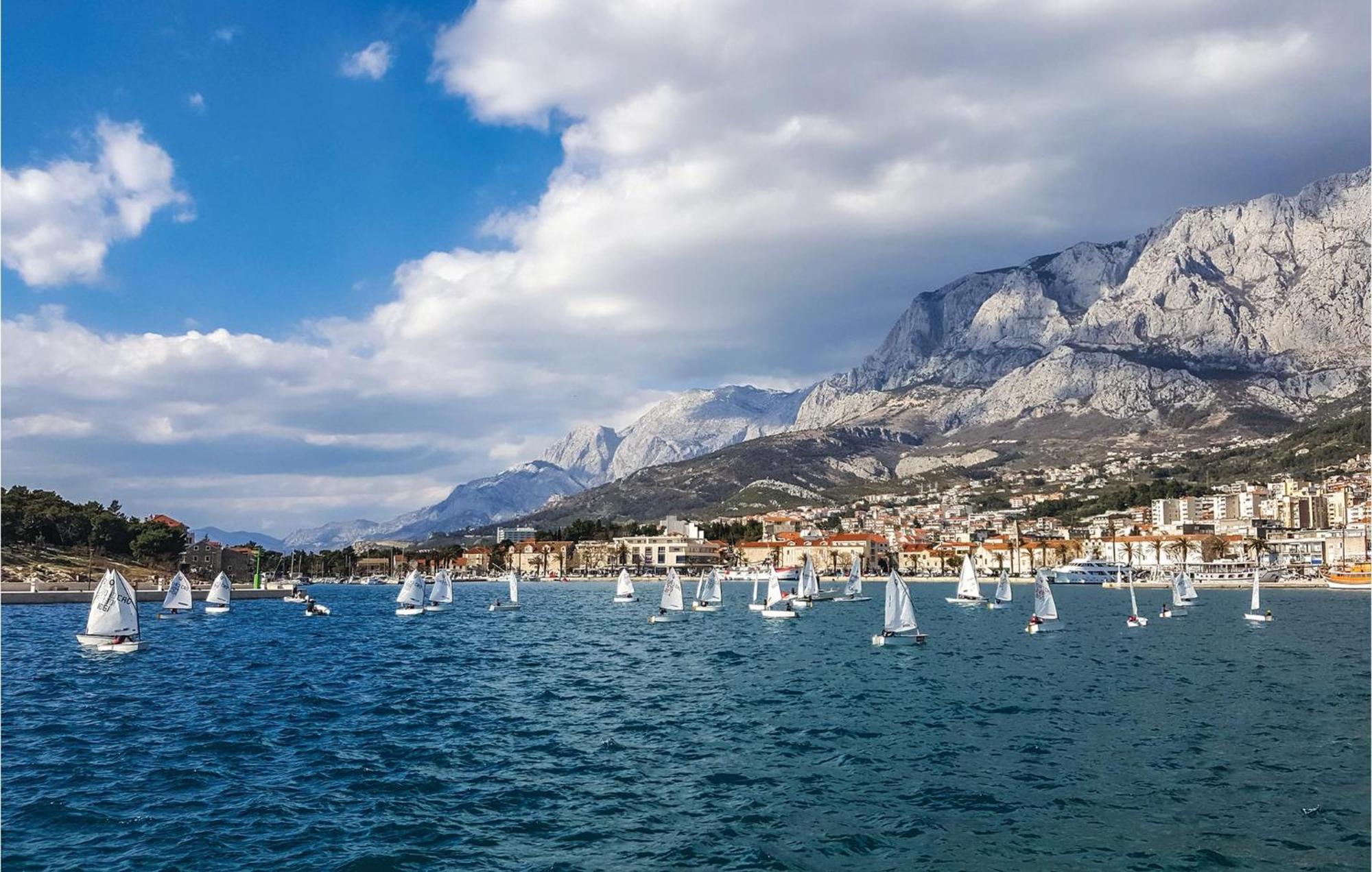Amazing Apartment In Makarska With House Sea View ภายนอก รูปภาพ